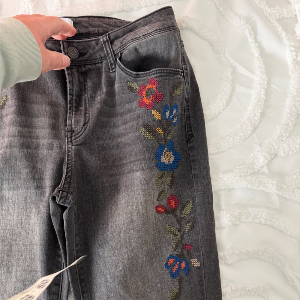 Kensie Jeans with Floral Embroidery - Picture 4 of 10